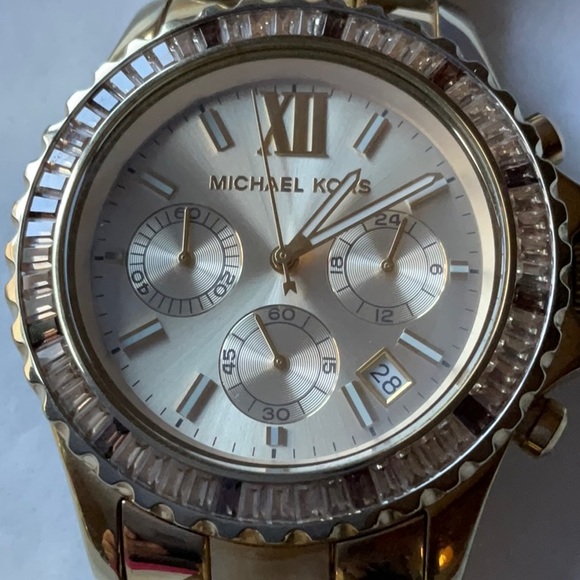 β± MICHAEL KORS GOLDTONE WATCH β± - Picture 6 of 16